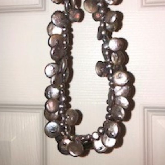 ⬇️⬇️Iridescent Coin Pearl Necklace and Earrings - Picture 5 of 10